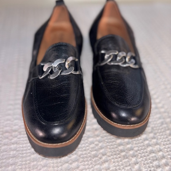 Vionic Black Leather Loafers with Chain Detail , Size 8.5 - Picture 4 of 9